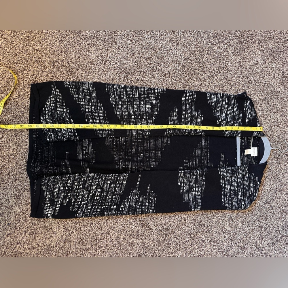 Chicos Woman’s Black and White Open Front Knit Vest Size 0 (4/6) Abstract Print - Picture 11 of 14